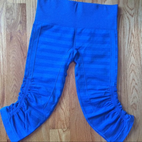Lululemon In The Flow Crop II Striped Legging - Picture 3 of 15